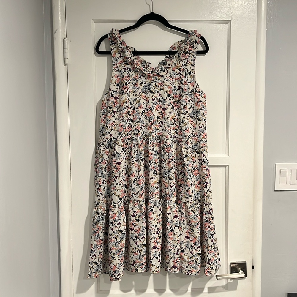 Betsey’s Boutique - floral confetti tiered dress - size large